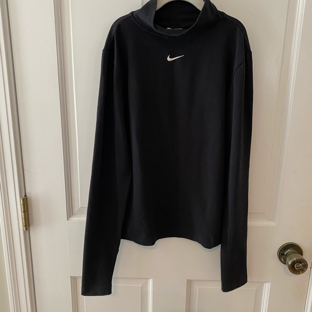 Nike women’s long sleeve mock neck top in black, size S (4-6)
